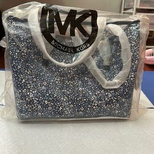 Brand New.Michael Kors Ine Set with Medium Tote and Wristlet Wallet